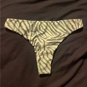 Acacia brazil bottoms in Savanna, not selling